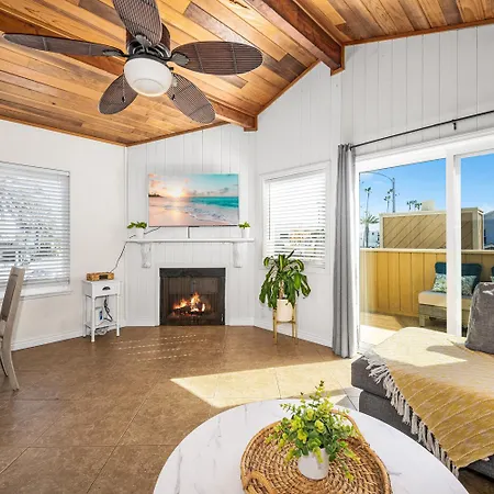 3Br Home Steps From Shops, Pier And Beach